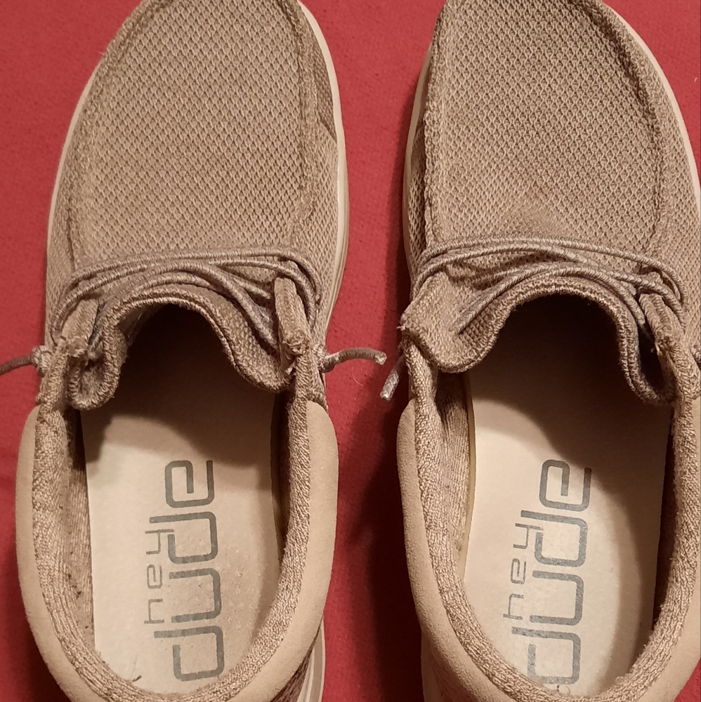 EUC Women's size 8 Hey Dude shoes
